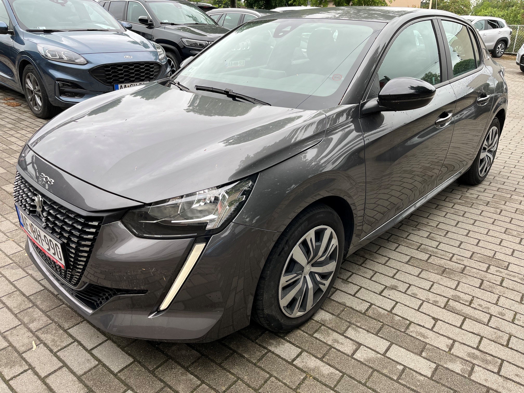 Peugeot 208 első háromnegyedes nézet